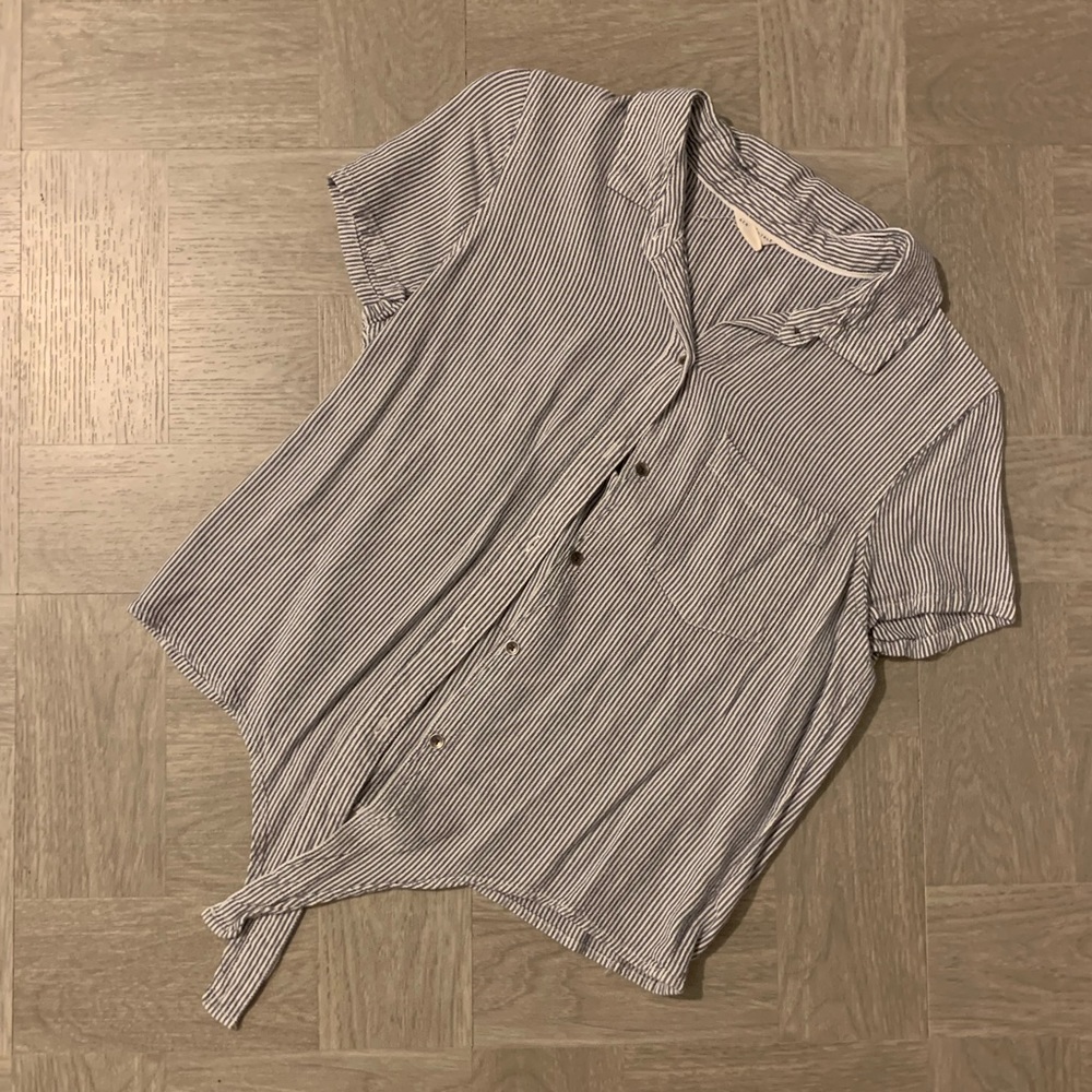 striped button up top